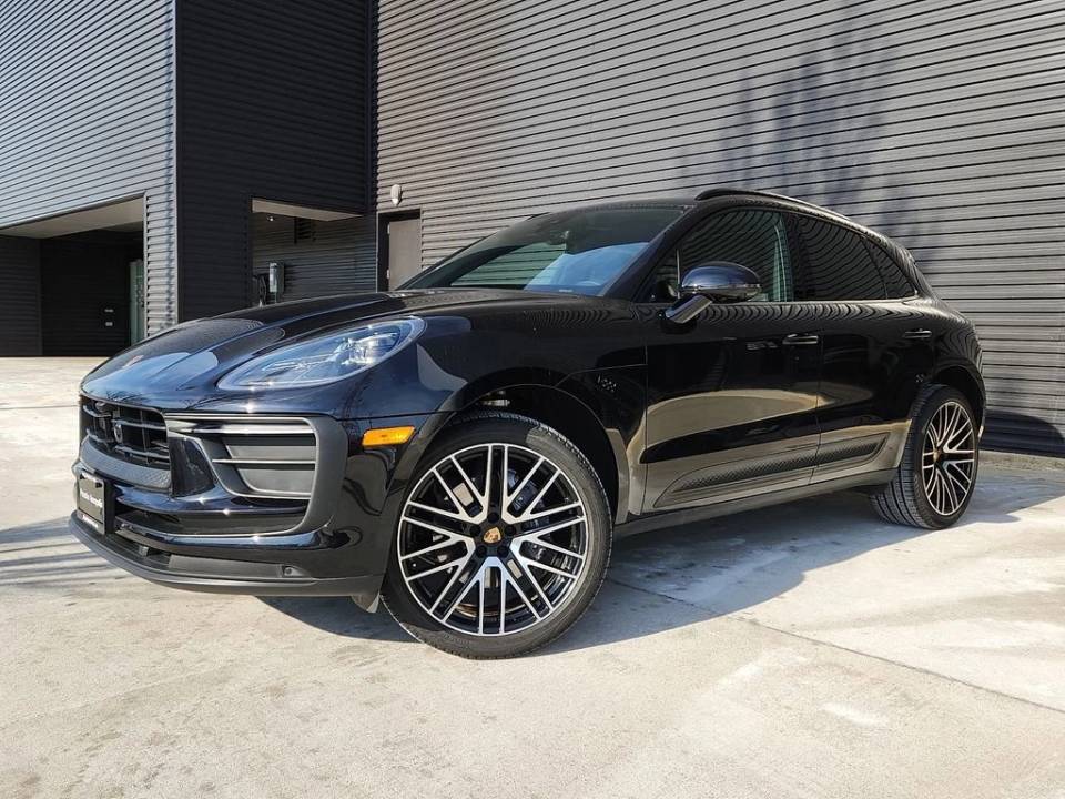 2025 Porsche Macan Base