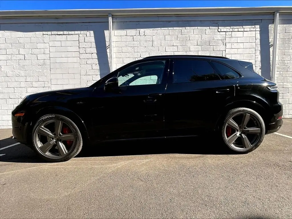 2025 Porsche Cayenne Turbo E-Hybrid - Photo 16