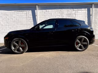 2025 Porsche Cayenne Turbo E-Hybrid - Photo 9