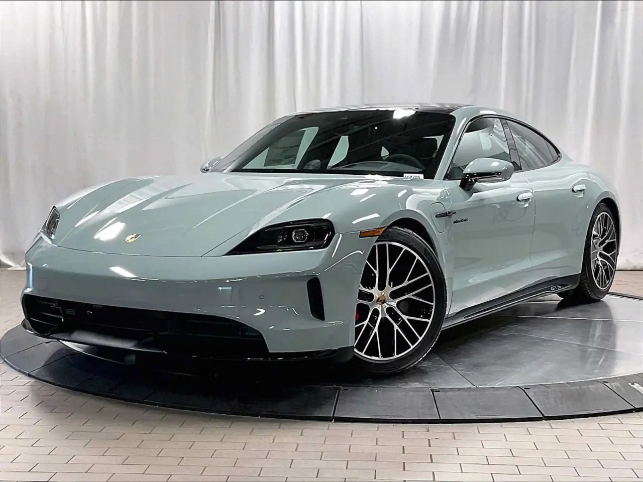 2025 Porsche Taycan GTS - Photo 8
