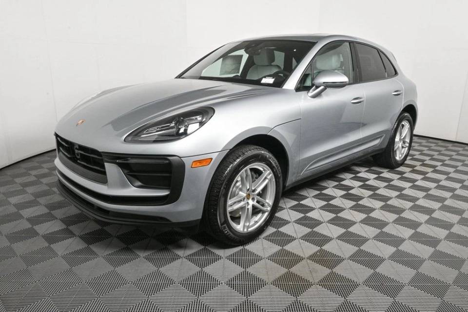 2025 Porsche Macan Base