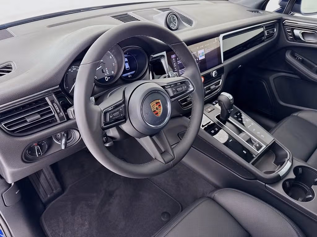 2026 Porsche Macan T - Photo 28