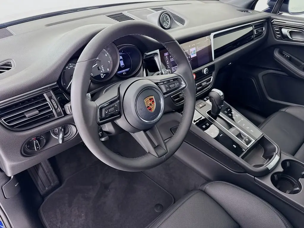 2026 Porsche Macan T - Photo 32