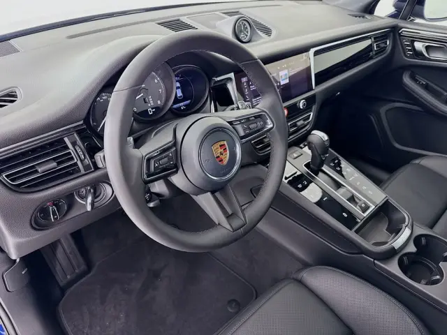 2026 Porsche Macan T - Photo 30