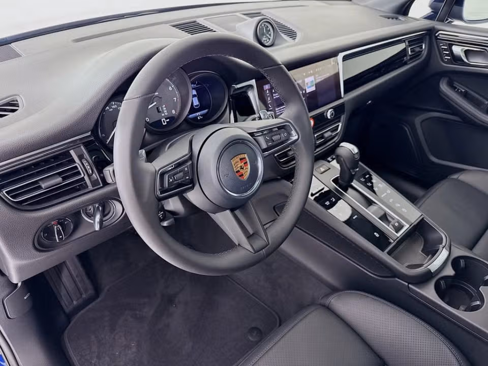 2026 Porsche Macan T - Photo 27