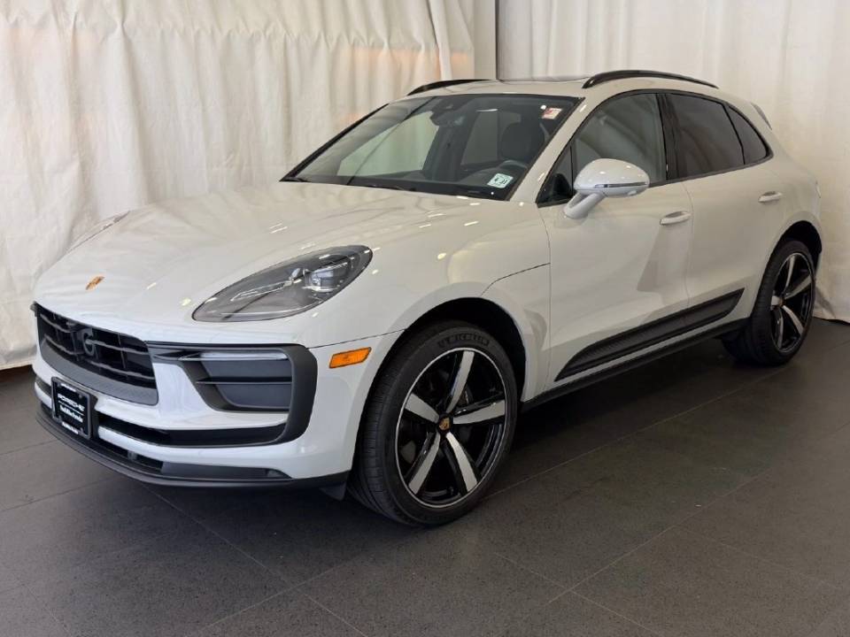2026 Porsche Macan Base