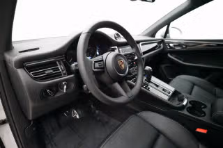2026 Porsche Macan T - Photo 25