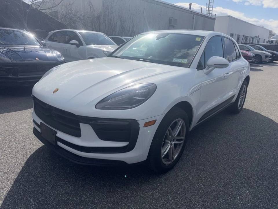2023 Porsche Macan Base