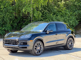 2024 Porsche Cayenne -'s photo