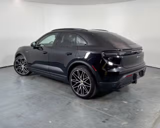 2024 Porsche Macan Base - Photo 17