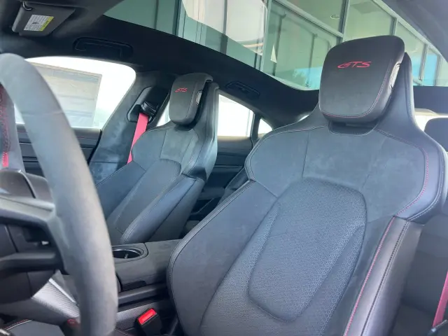 2026 Porsche Taycan GTS - Photo 38