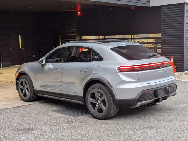 2025 Porsche Macan Base - Photo 18