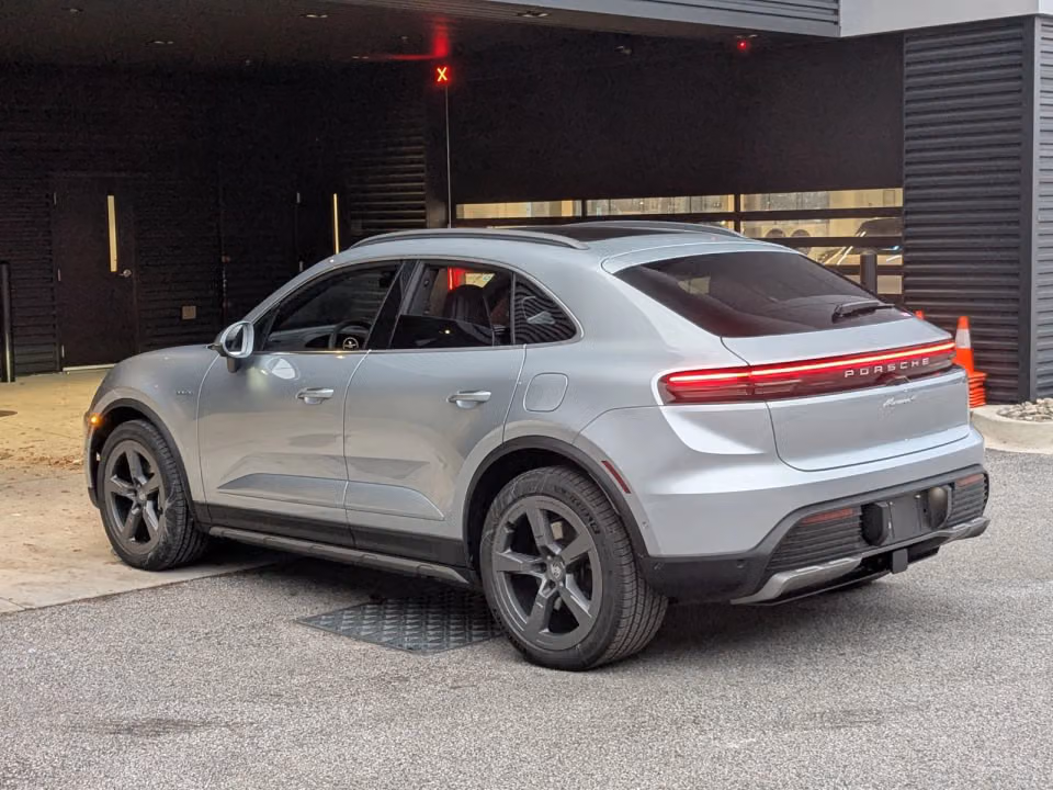 2025 Porsche Macan Base - Photo 19