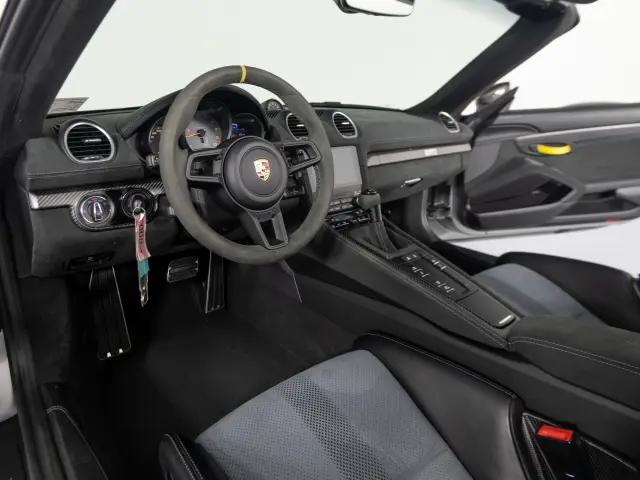 2025 Porsche 718 Spyder RS - Photo 30