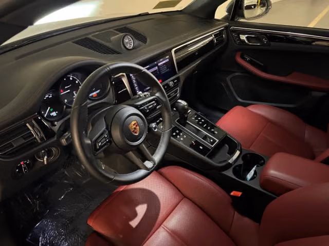 2026 Porsche Macan T - Photo 26