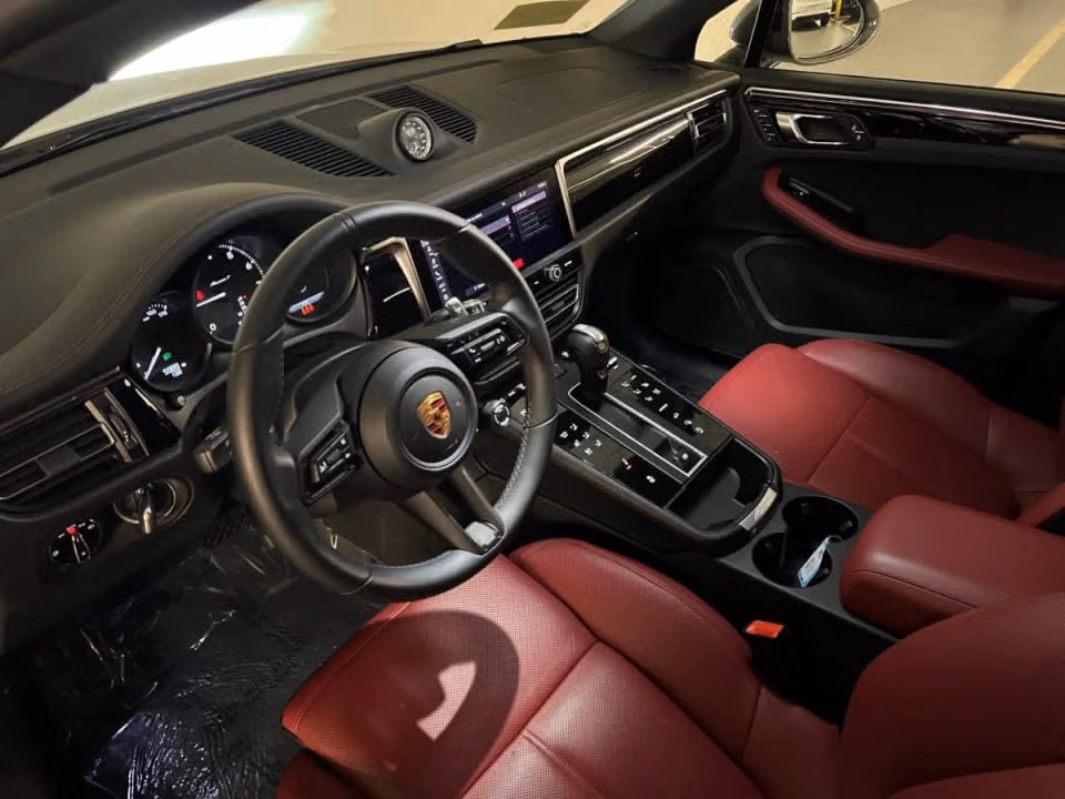 2026 Porsche Macan T - Photo 27