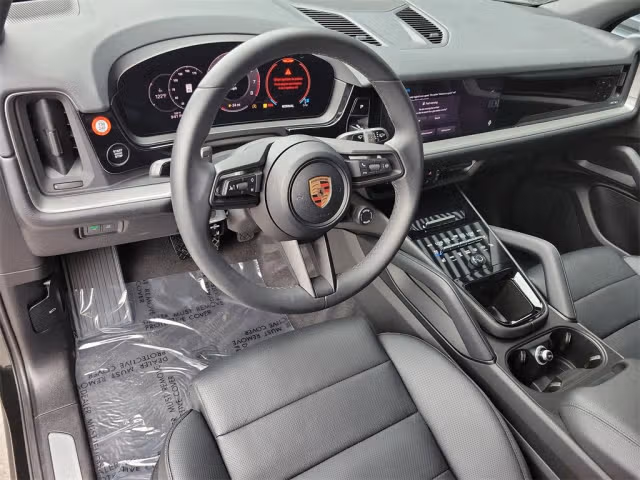 2025 Porsche Cayenne Base - Photo 26