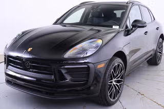 2026 Porsche Macan -'s photo