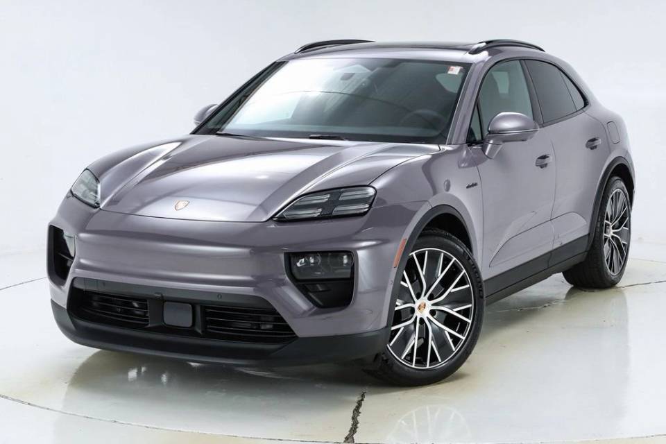2026 Porsche Macan Base
