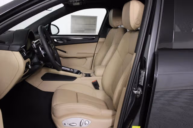 2026 Porsche Macan T - Photo 34