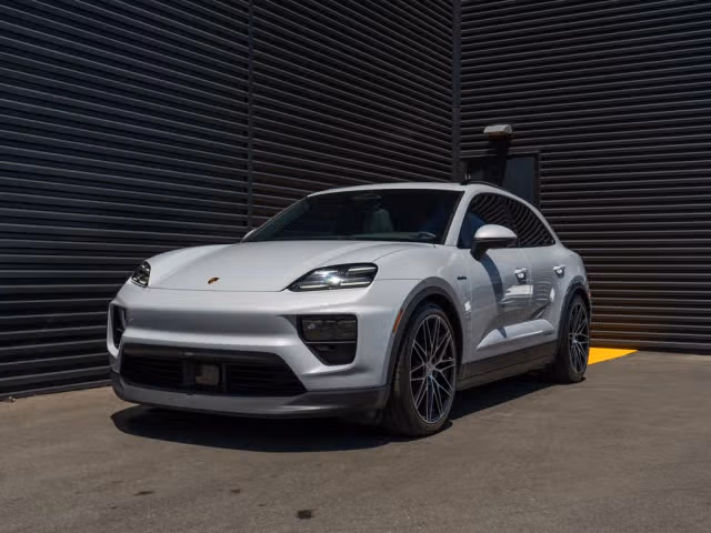 Used 2024 Porsche Macan Base with VIN WP1AA2XA0RL003127 for sale in Bakersfield, CA
