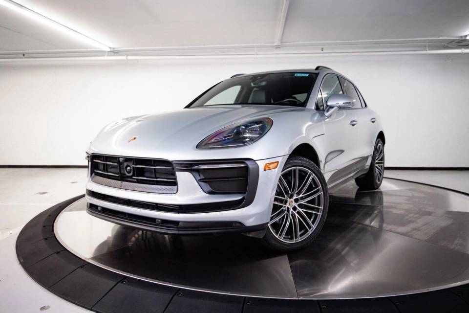 2026 Porsche Macan Base
