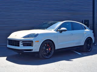 2026 Porsche Cayenne S's photo