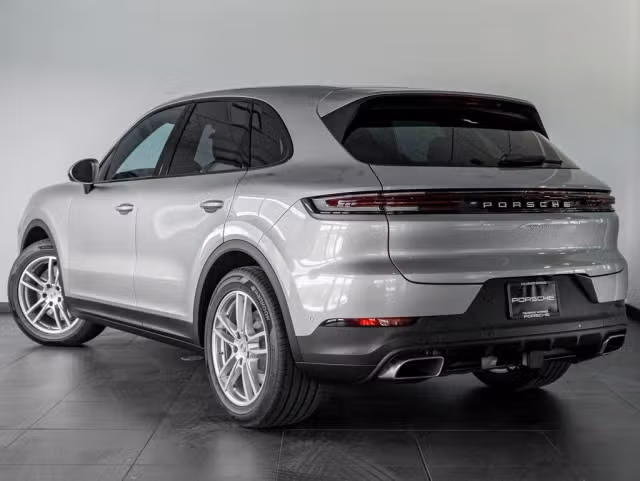 2025 Porsche Cayenne Base - Photo 18