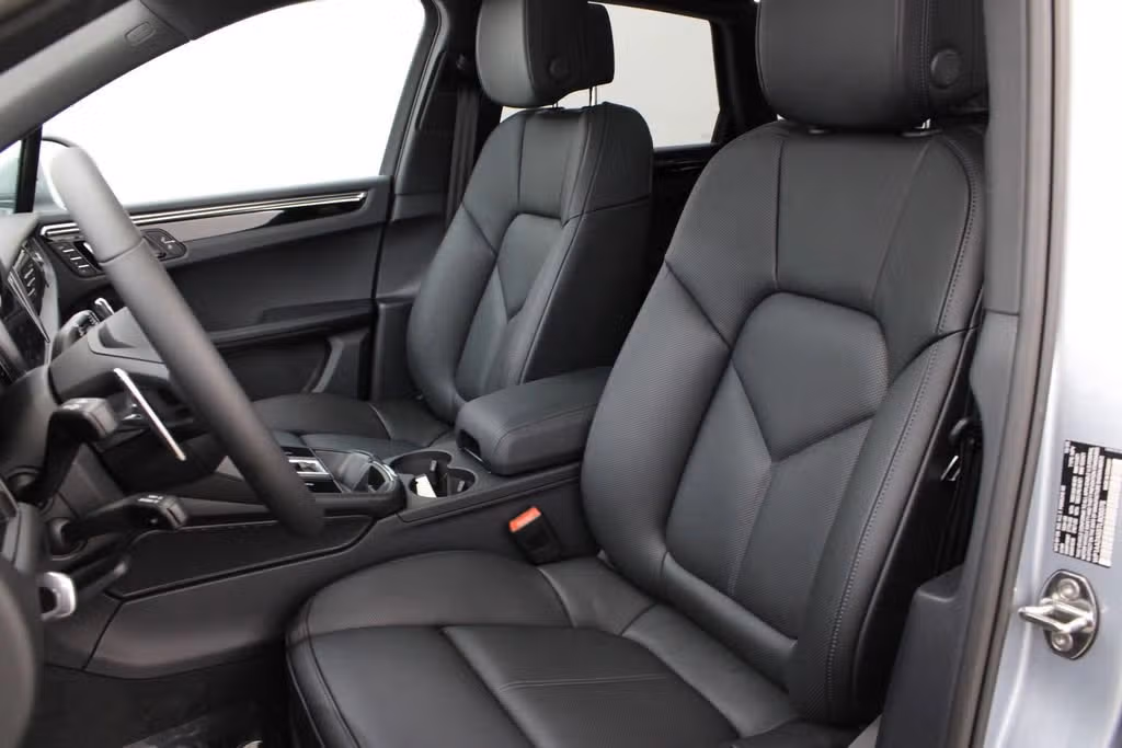 2026 Porsche Macan T - Photo 36