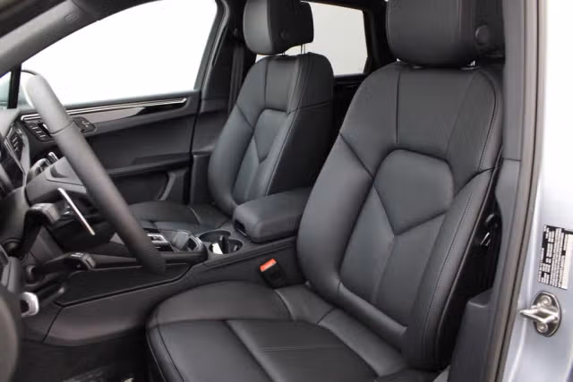 2026 Porsche Macan T - Photo 34