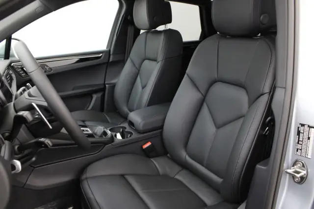 2026 Porsche Macan T - Photo 38