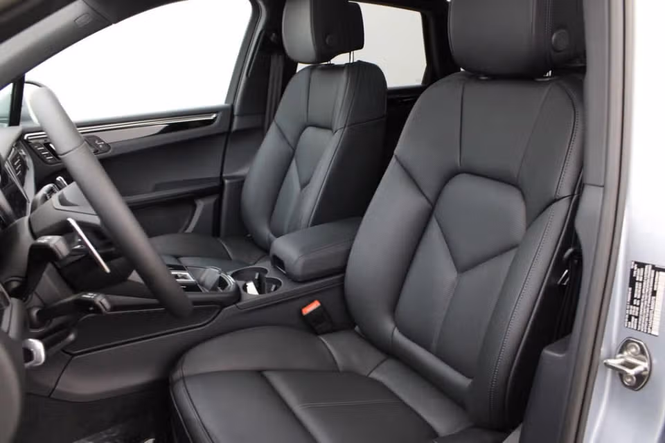 2026 Porsche Macan T - Photo 35