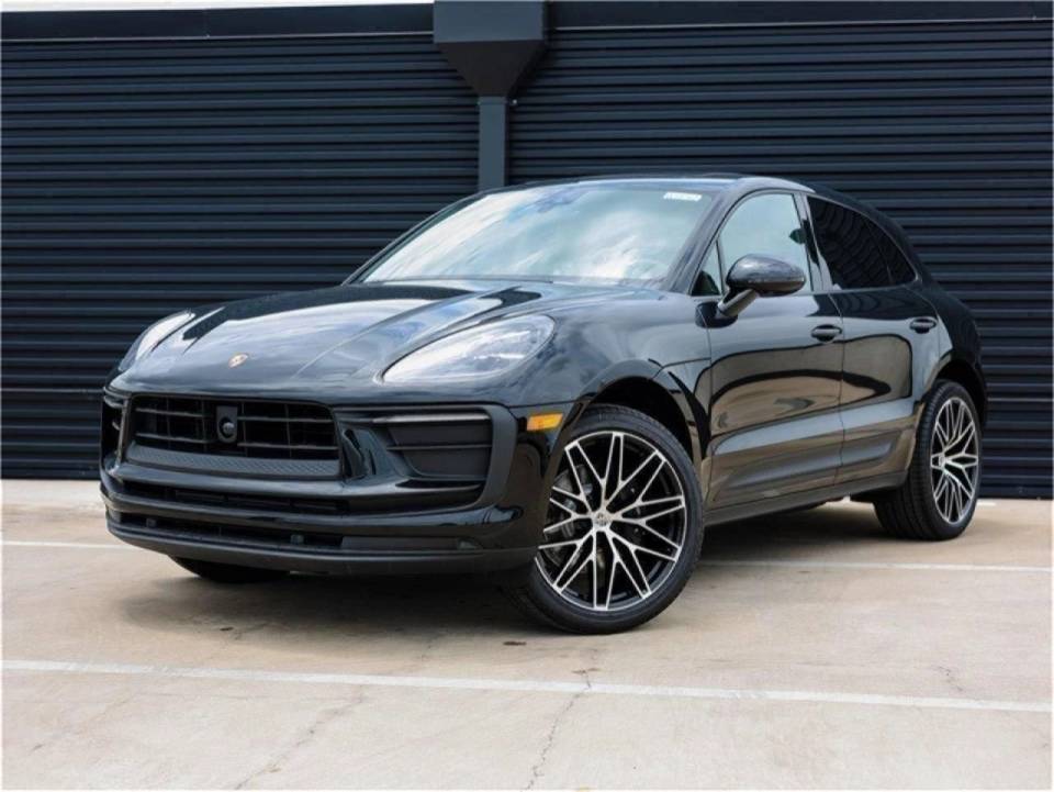 2025 Porsche Macan Base