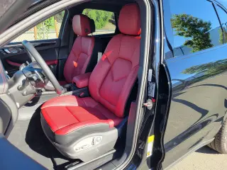 2025 Porsche Macan S - Photo 37