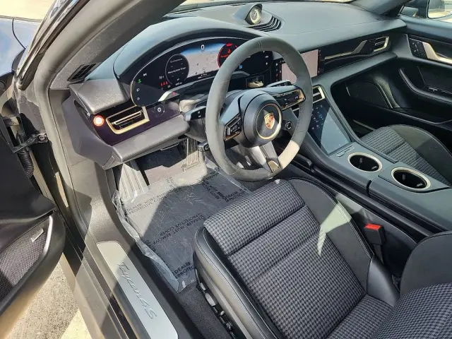 2025 Porsche Taycan S - Photo 30