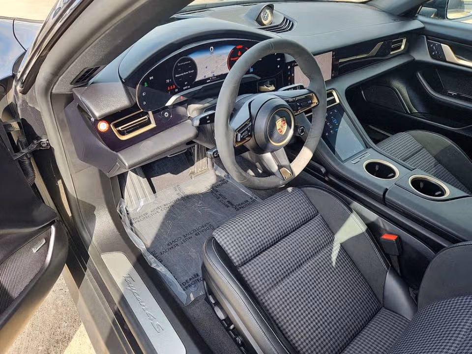 2025 Porsche Taycan S - Photo 27