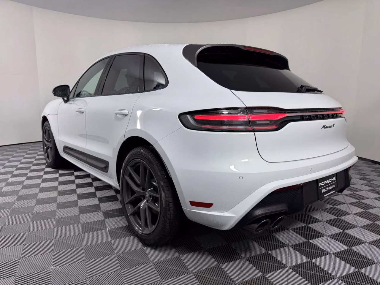 2026 Porsche Macan T - Photo 20