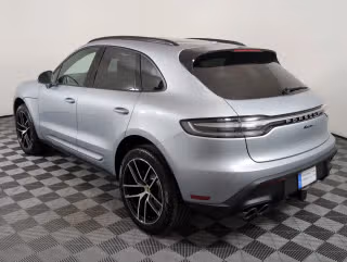 2025 Porsche Macan - Photo 17