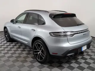 2025 Porsche Macan - Photo 21