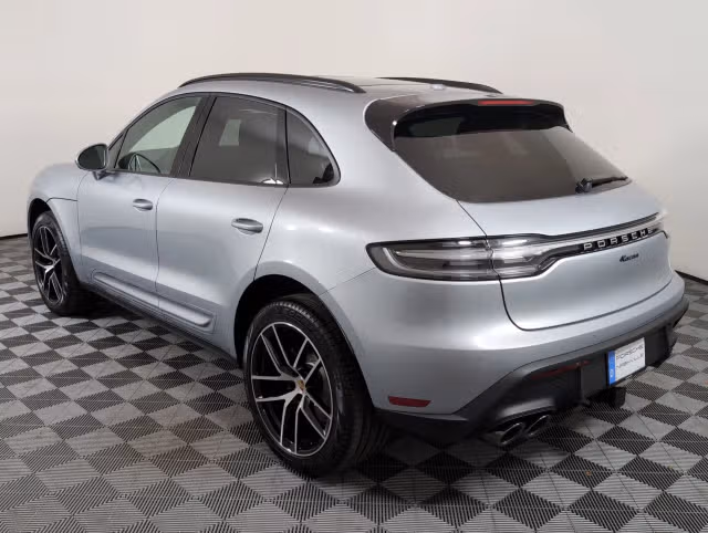 2025 Porsche Macan - Photo 18