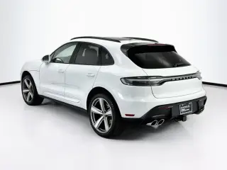 2025 Porsche Macan Base - Photo 21