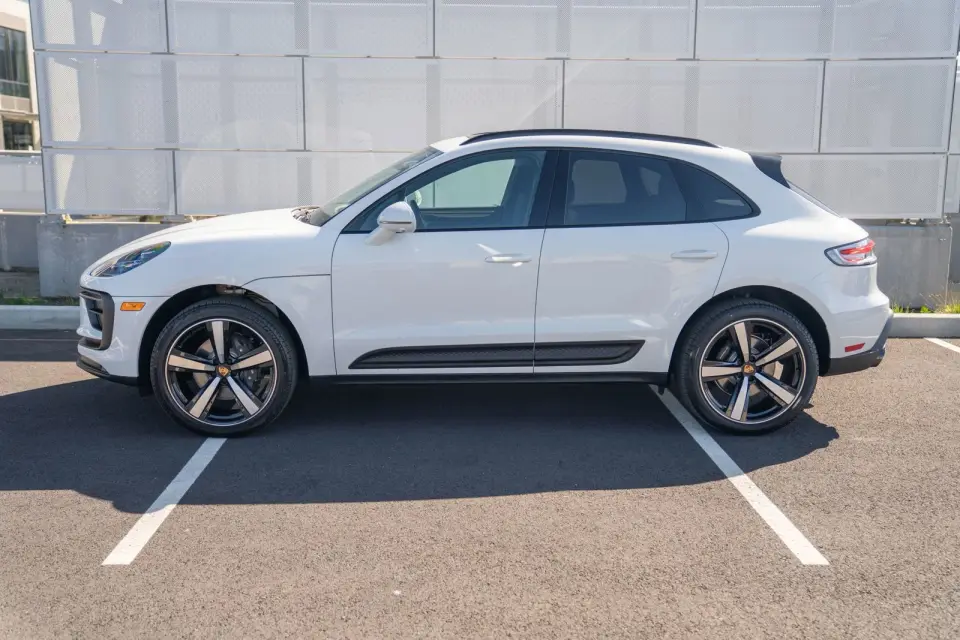 2026 Porsche Macan - Photo 15