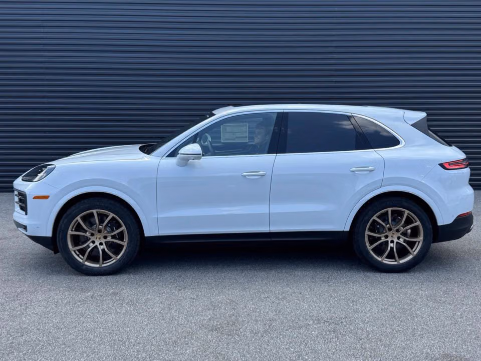 2025 Porsche Cayenne S - Photo 11