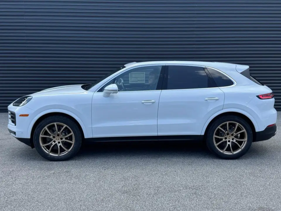 2025 Porsche Cayenne S - Photo 15