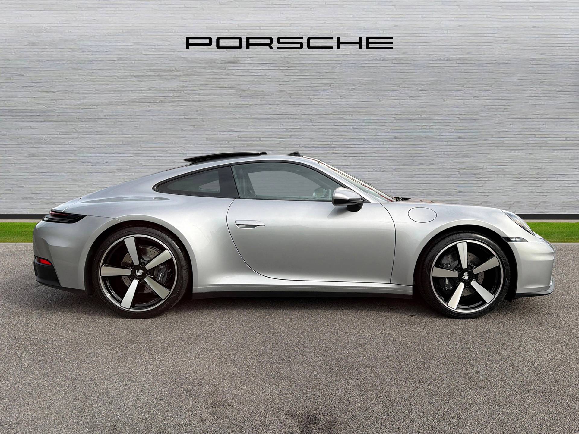 911 Carrera, photo 2 of 46
