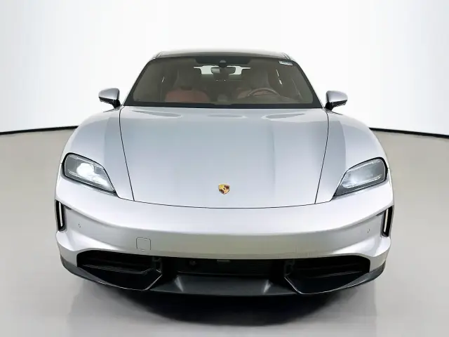 2026 Porsche Taycan GTS - Photo 14