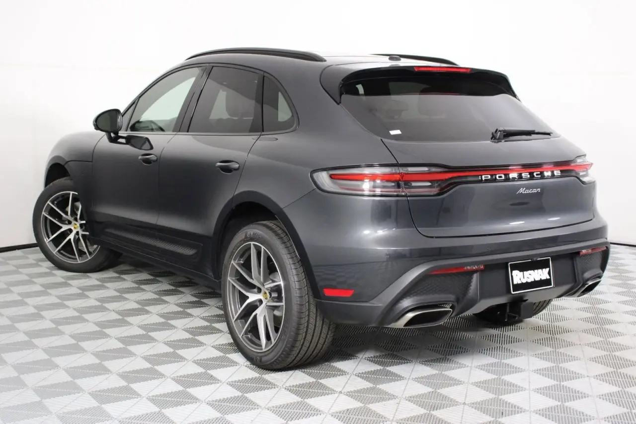 2026 Porsche Macan T - Photo 24