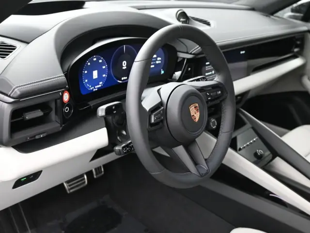 2025 Porsche Macan S - Photo 38