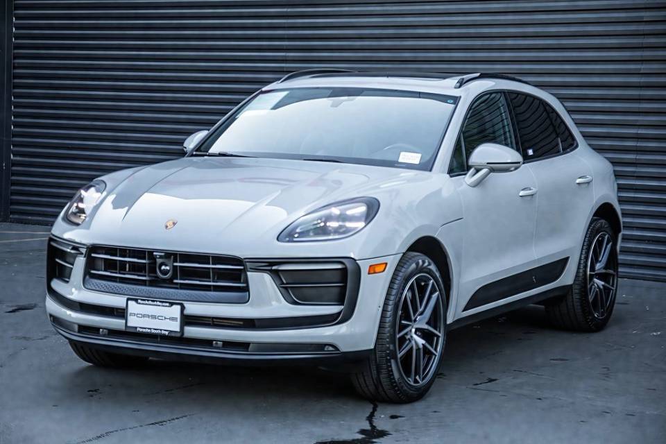 2023 Porsche Macan Base