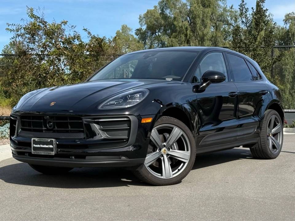 2025 Porsche Macan Base